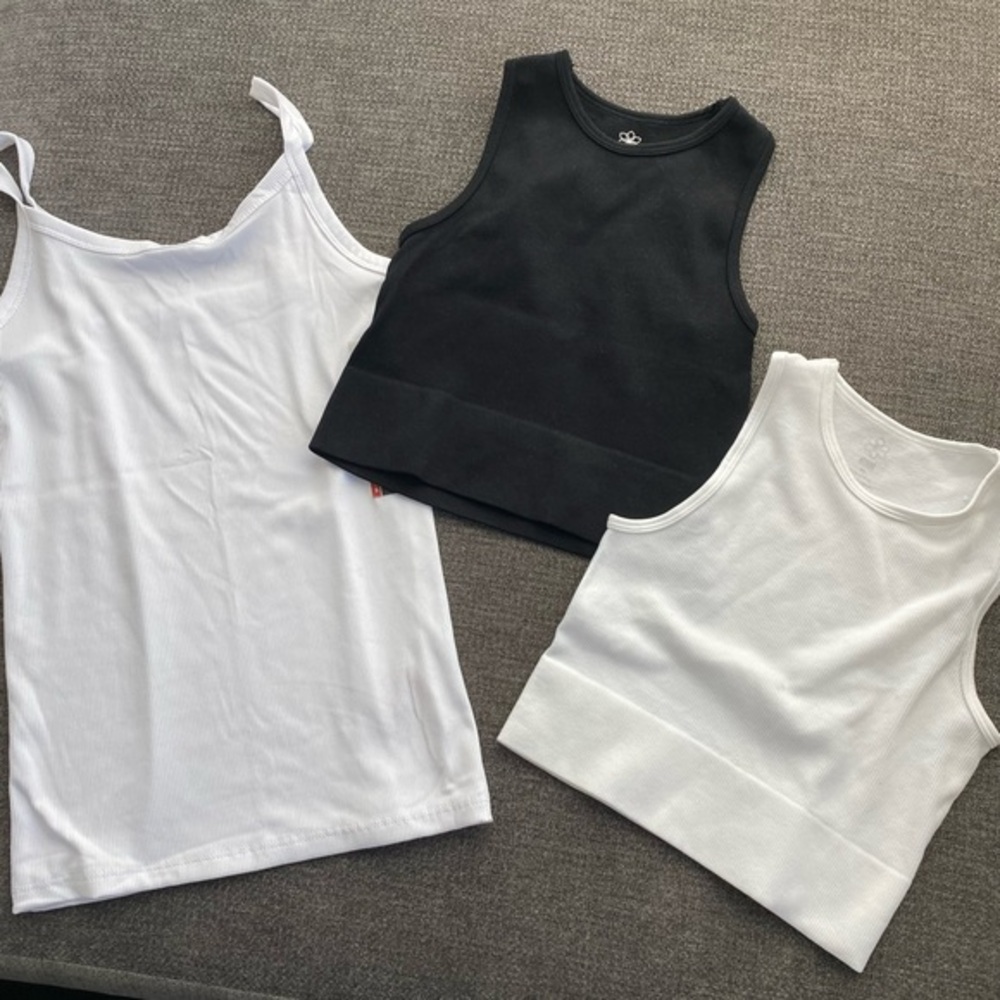 Set of 3 BRAND NEW tanks (1 black,2 white) 1 full length w/ tags/ 2 crop 🚫tags